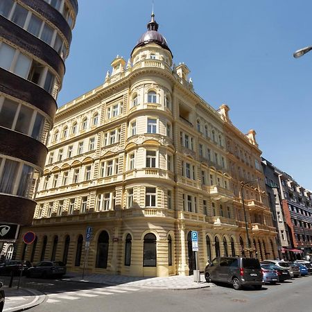 Sunlit Studio Near Wenceslas Square By Prague Days Lägenhet Exteriör bild